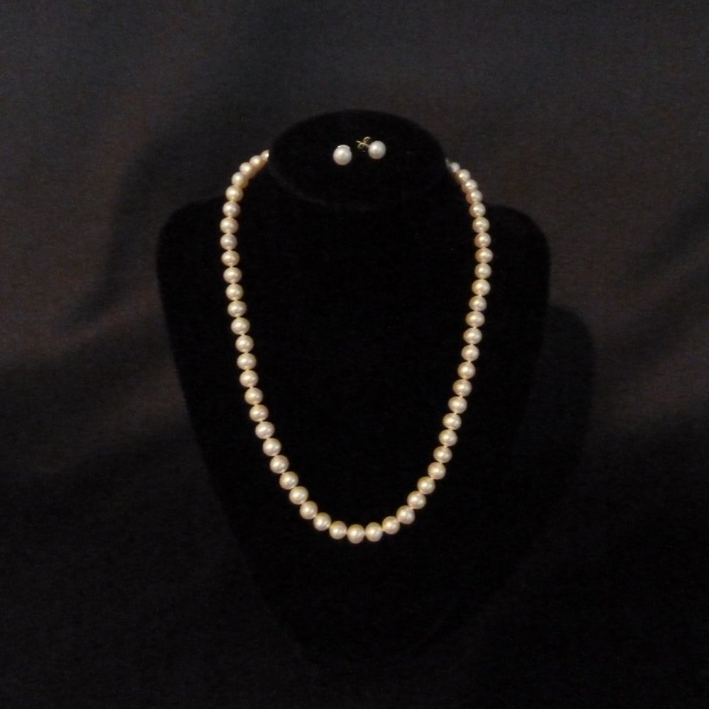 Pearl Necklace & Earrings Set NEW